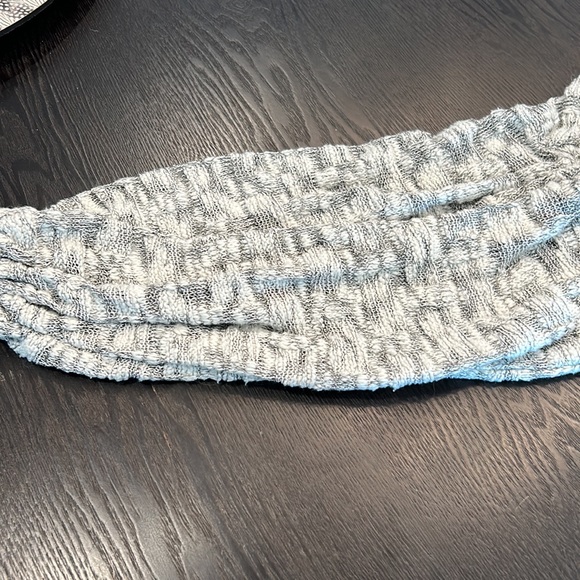 Molly green  textured long sleeve top - Picture 3 of 4